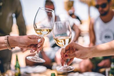 2019年生猪茅台酒鉴别真伪的方法？